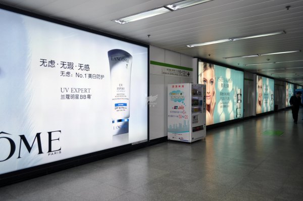 廣告燈箱制作，精品商場廣告燈箱